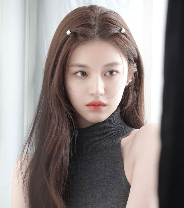 public/images/actor/profilePic/Go Youn Jung-7017.jpeg